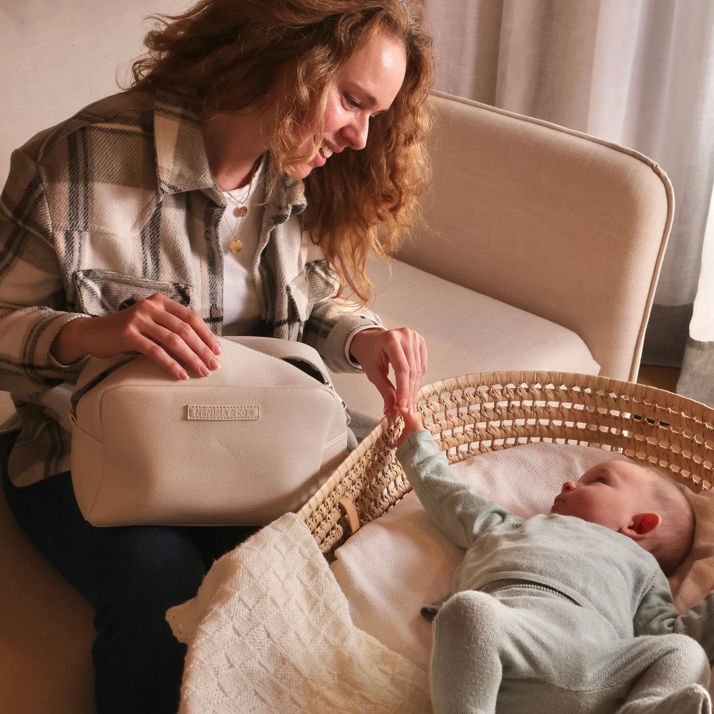 Pack Nacimiento Portadocumentos + Neceser Bebé Eco piel MIREM By Nenina & Co Dusty Beige