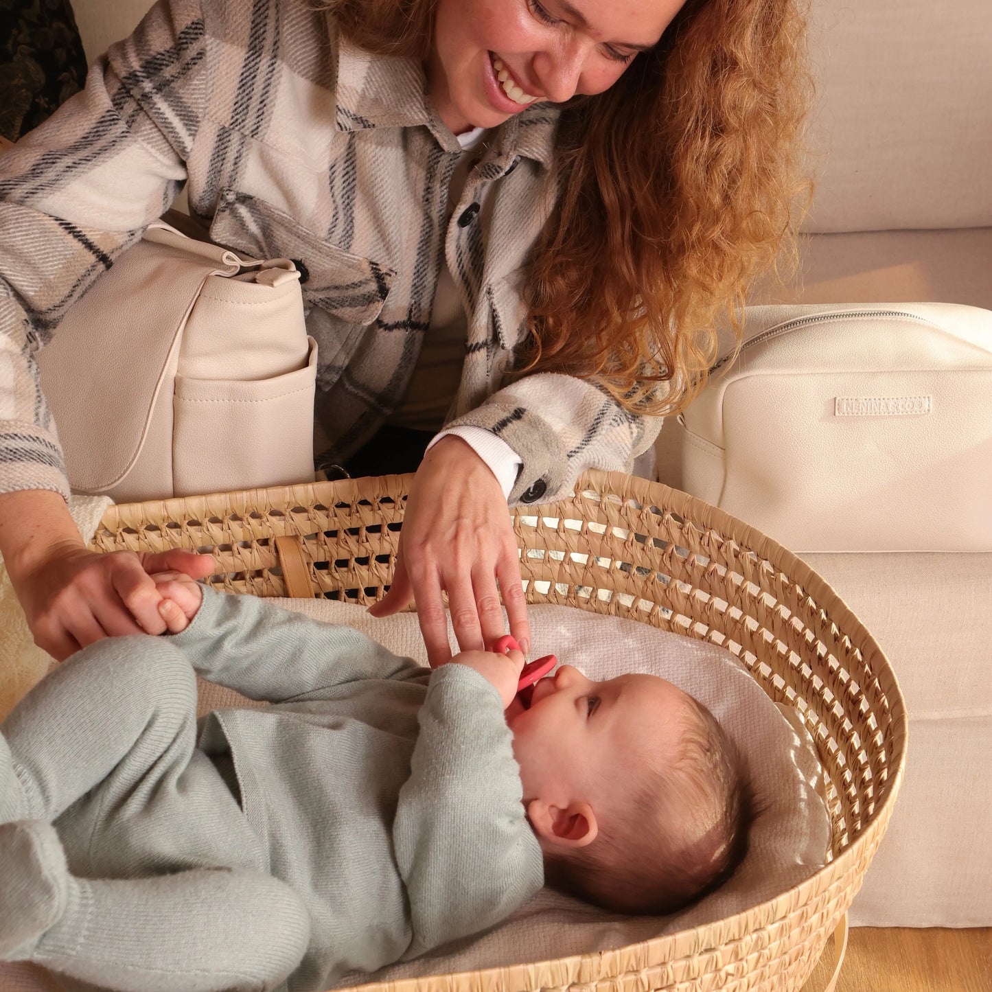 Pack Nacimiento Portadocumentos + Neceser Bebé Eco piel MIREM By Nenina & Co Dusty Beige