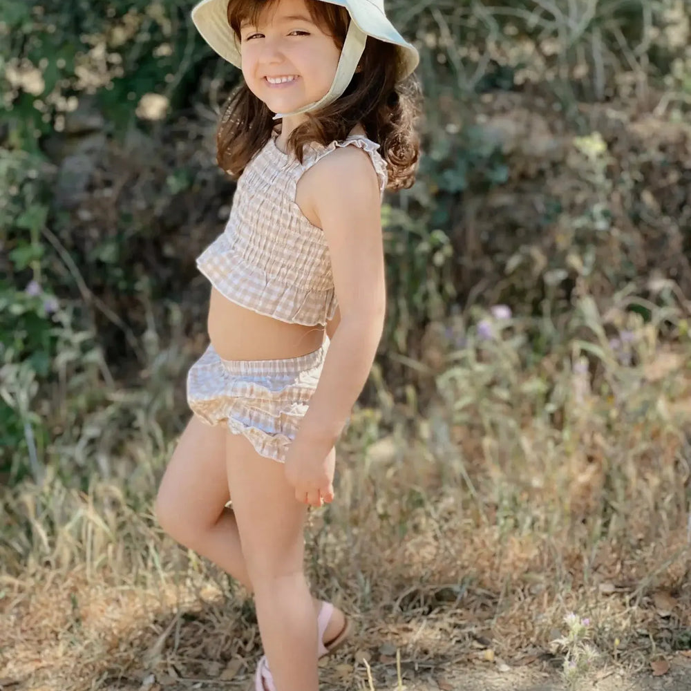 
                  
                    Gorro para el Sol Oliva Nenina & Co - Hecho de Algodón Orgánico | Protección Solar y Estilo 
                  
                