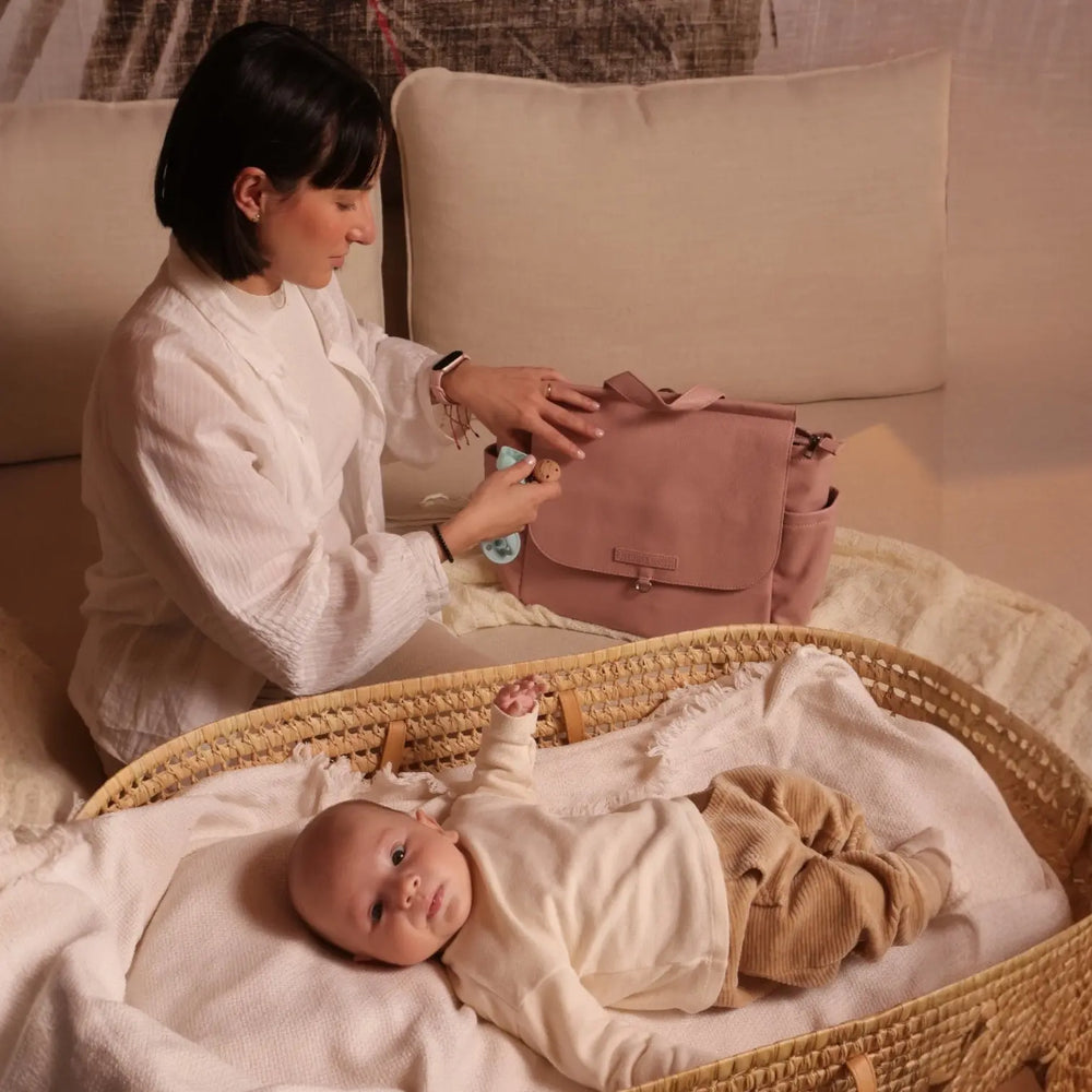KIT NACIMIENTO Portadocumento + Guardachupete + Neceser + Cambiador + Bolso maternal + Chupete Classic Breat Nenina & Co 