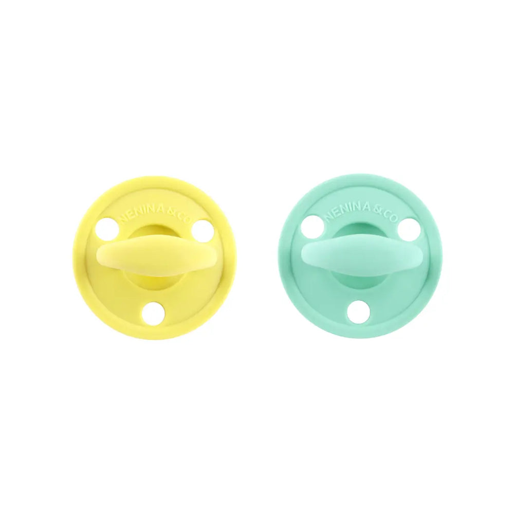 
                  
                    Kit 2 Chupetes Clásicos para Bebé Amarillo y Mint| Silicona Orgánica Nenina & Co 
                  
                