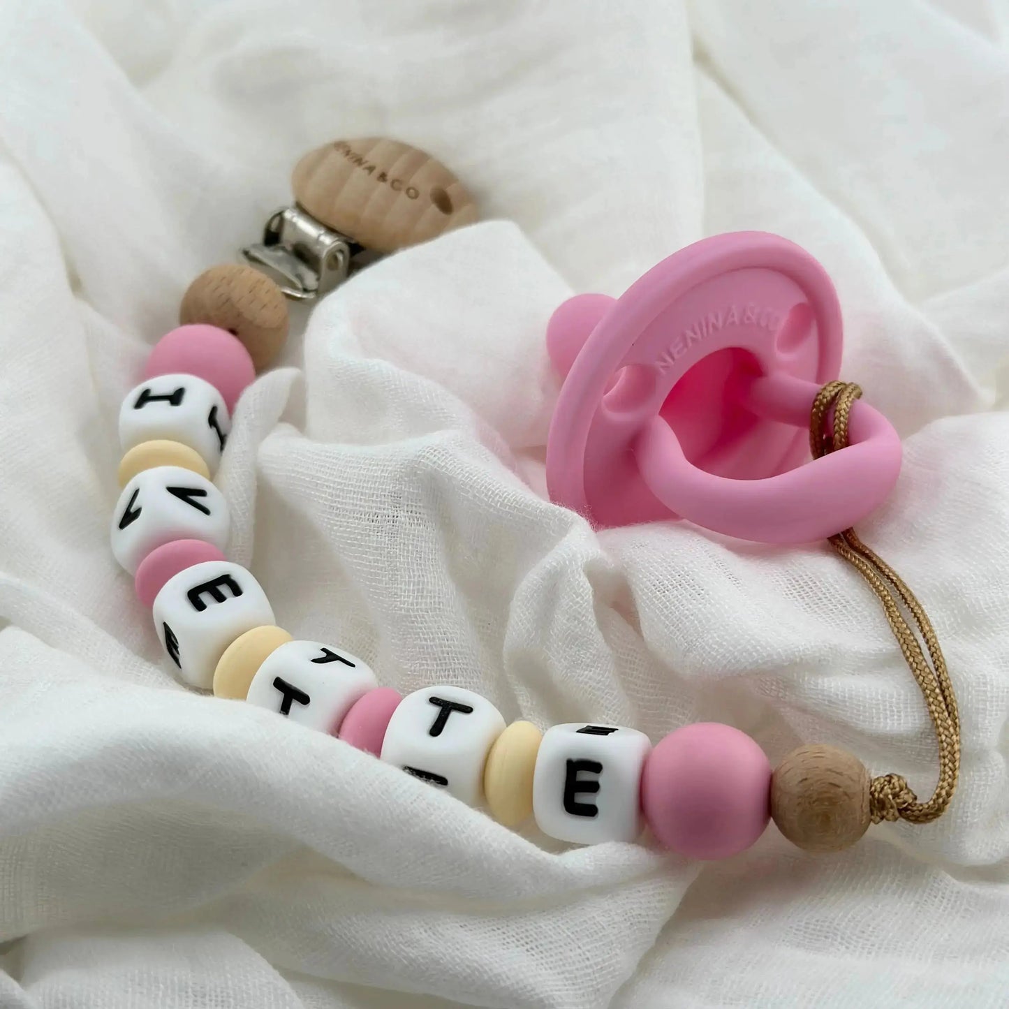 Kit Chupete Clásico Rosa Chicle de Silicona + Chupetero Personalizado, Guardachupetes y Biberón Maternal | Nenina & Co. 