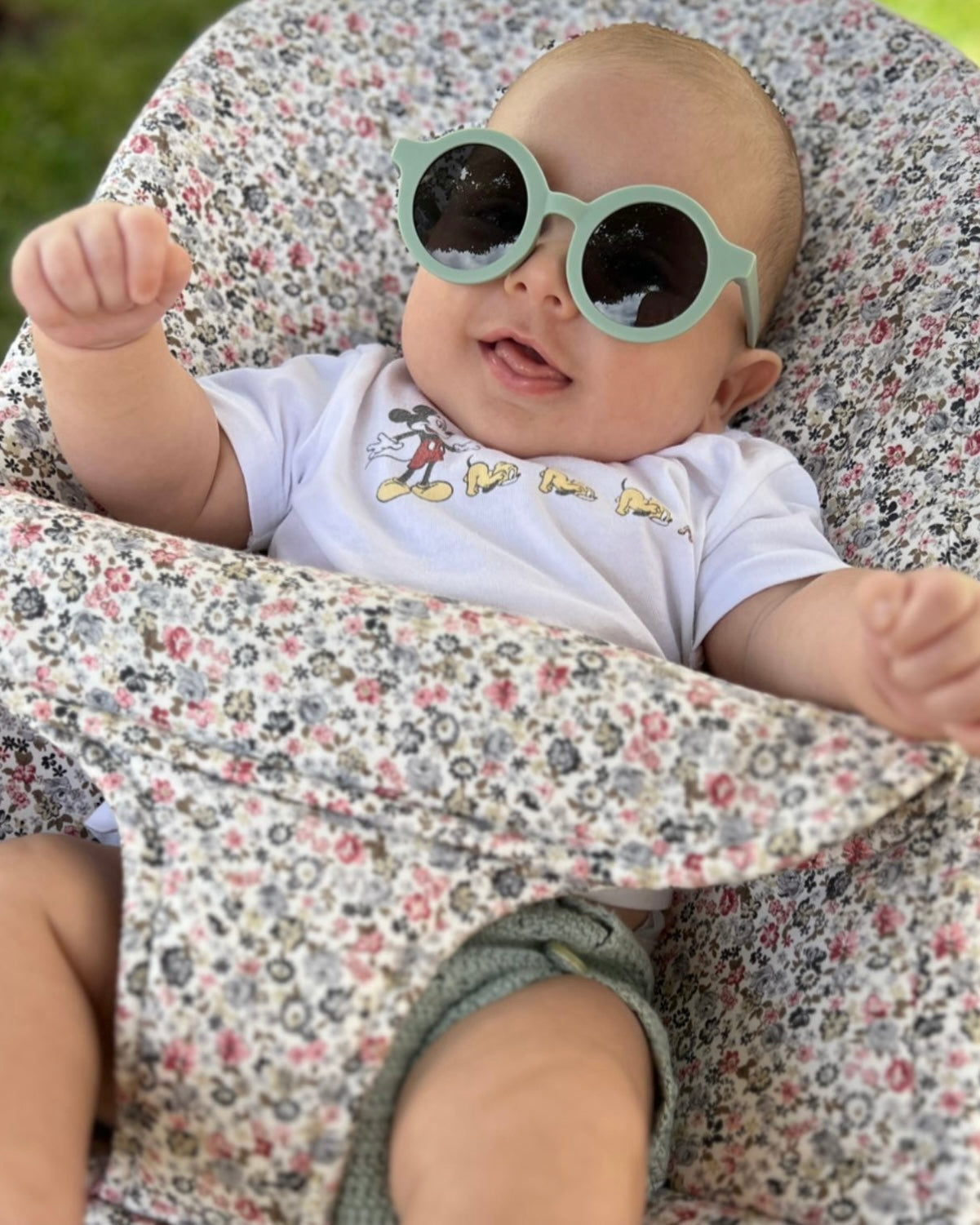 
                  
                    Óculos de sol verdes sustentáveis ​​para bebês Nenina &amp; Co 
                  
                
