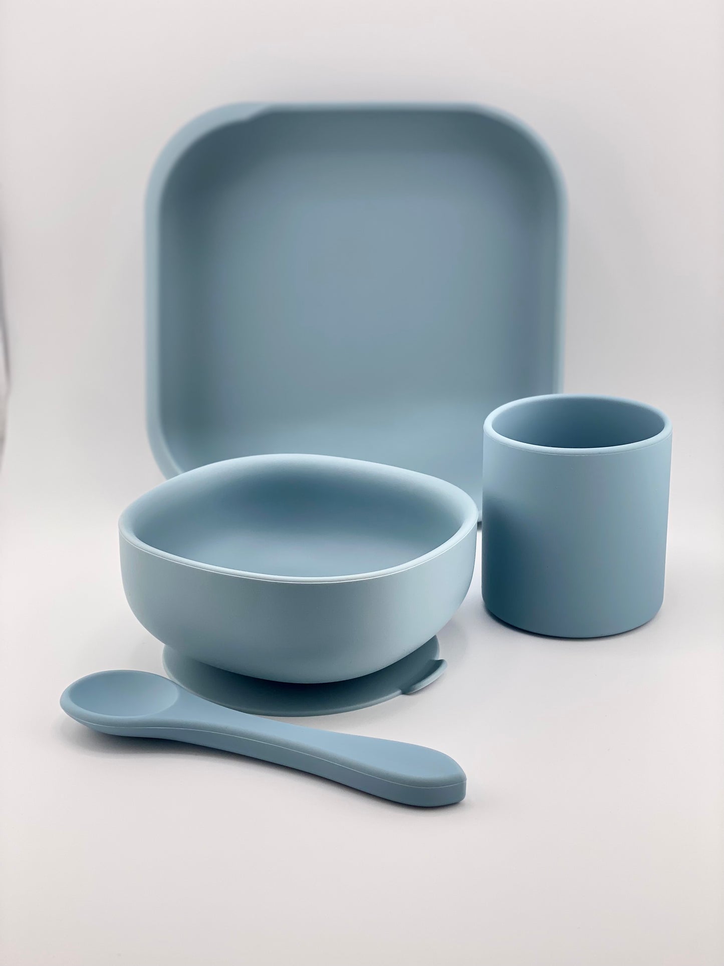 
                  
                    Nuevo Set de Vajilla Dusty Blue 4 piezas con Ventosa Nenina & Co
                  
                