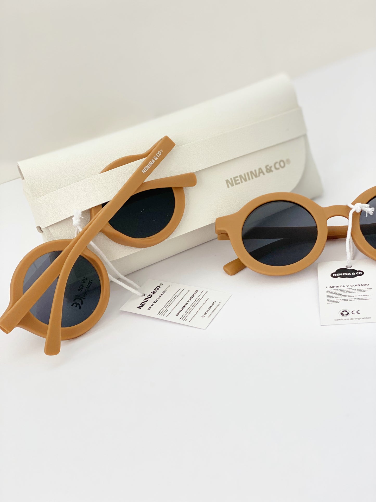 
                  
                    Óculos de sol manga sustentável para bebê Nenina &amp; Co 
                  
                