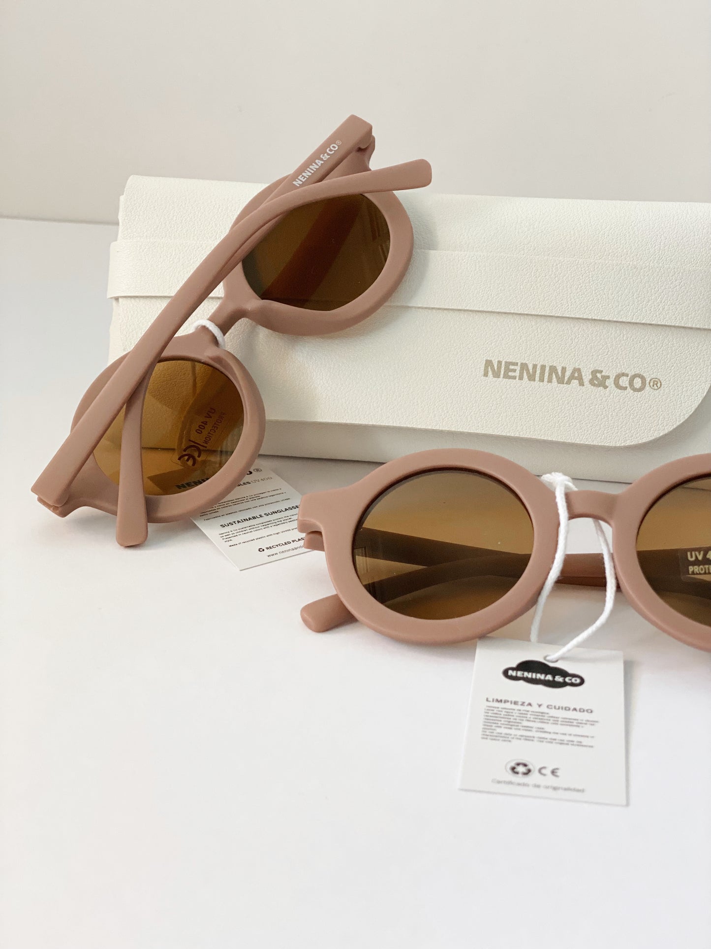 
                  
                    Óculos de sol rosa antigos sustentáveis ​​Nenina &amp; Co 
                  
                
