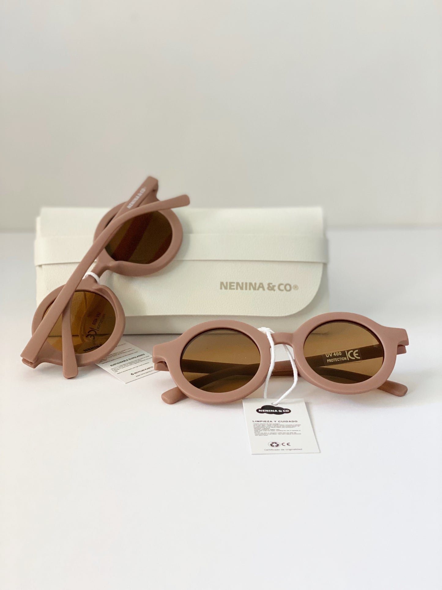 
                  
                    Óculos de sol rosa antigos sustentáveis ​​Nenina &amp; Co 
                  
                