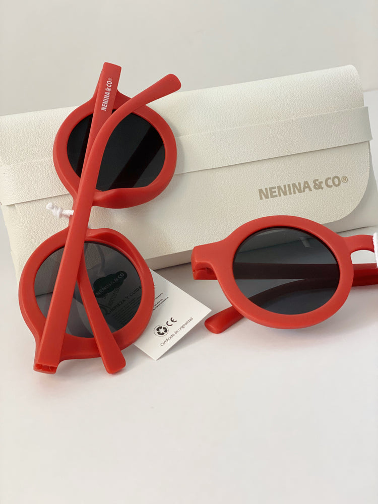 
                  
                    Óculos de sol vermelhos sustentáveis ​​Nenina &amp; Co 
                  
                