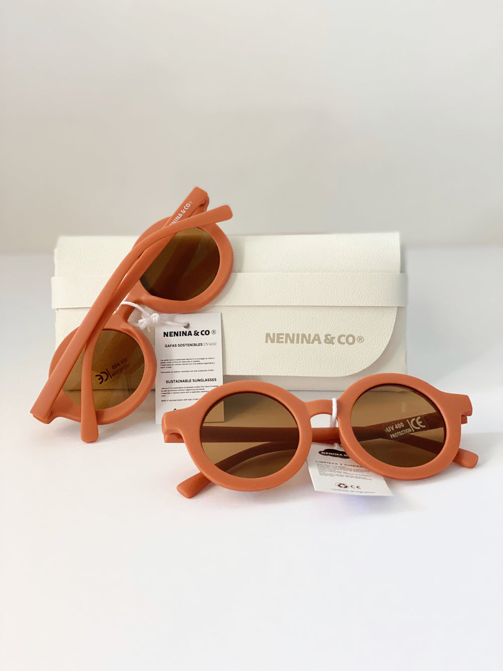 Óculos de sol laranja sustentável para bebês Nenina & Co 